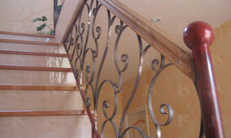 Rampe d'escalier métallique Rampe d'escalier métallique à motif, JPS serrurier