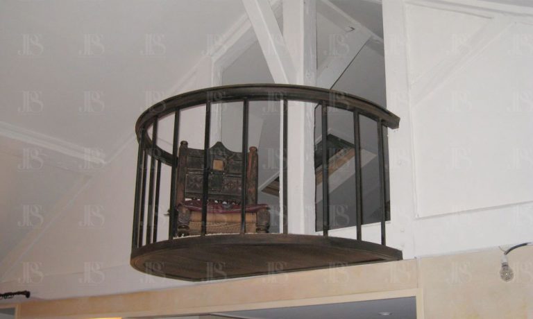 Balcon d'intérieur balcon d'intérieur en bois avec barres métalliques, JPS serrurier
