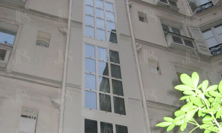 Façade de bâtiment en verre Façade de bâtiment extérieur en verre, JPS serrurier, JPS serrurier
