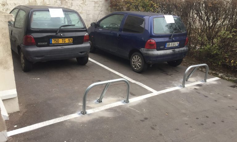 Barrière de parking rabattable Barrière de parking rabattable en acier, JPS serrurier